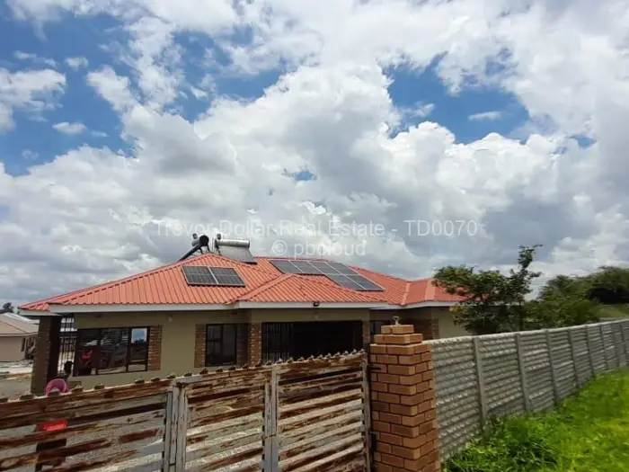 4 Bedroom House for Sale in Adelaide Pk Gweru, Gweru