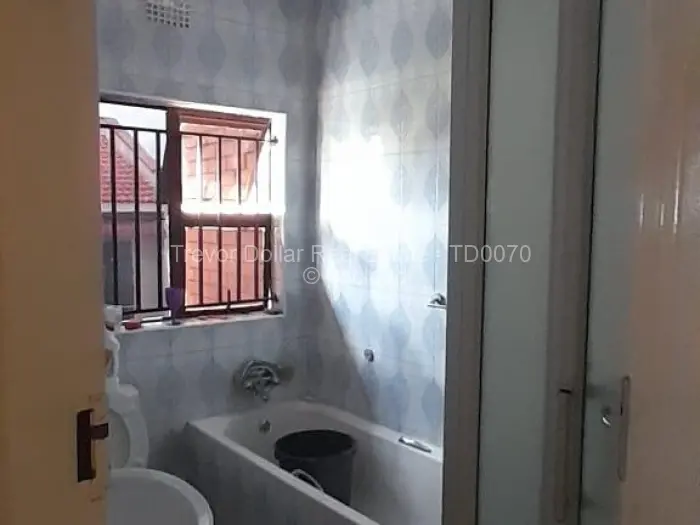 4 Bedroom House for Sale in Adelaide Pk Gweru, Gweru