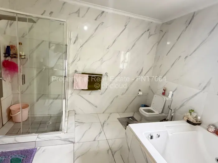 6 Bedroom House for Sale in Gletwin Park, Harare