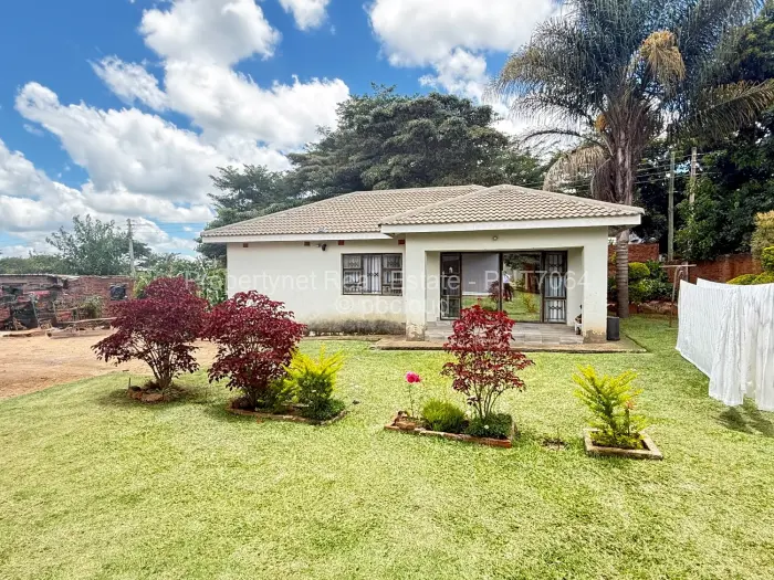 6 Bedroom House for Sale in Gletwin Park, Harare