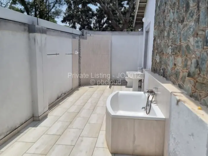7 Bedroom House to Rent in Greystone Park, Harare