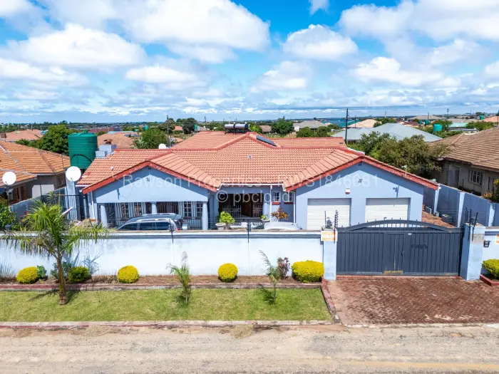 5 Bedroom House for Sale in Zimre Park, Harare