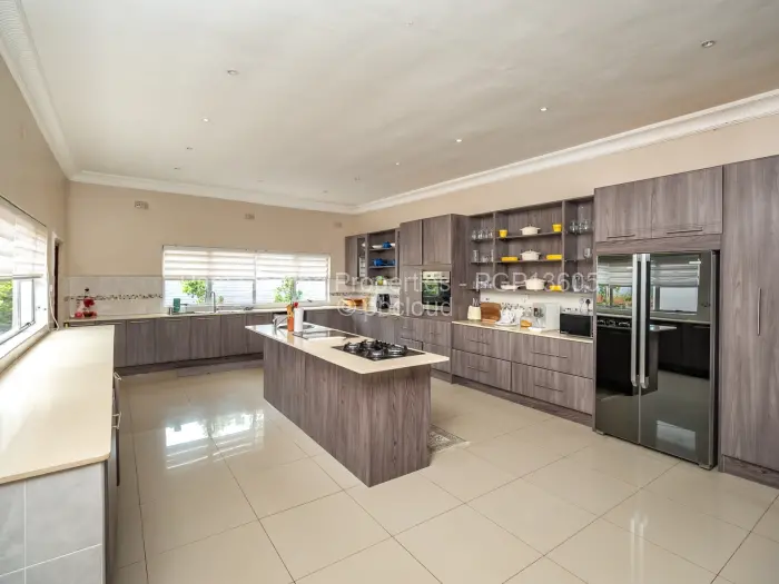 5 Bedroom House for Sale in Shawasha Hills, Harare