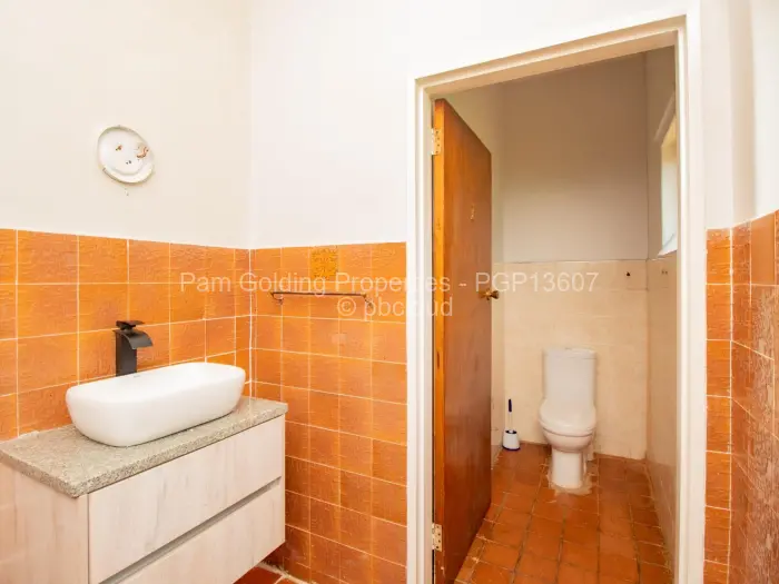 5 Bedroom House for Sale in Philadelphia, Harare