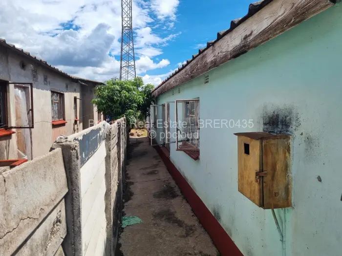 4 Bedroom House for Sale in Budiriro, Harare