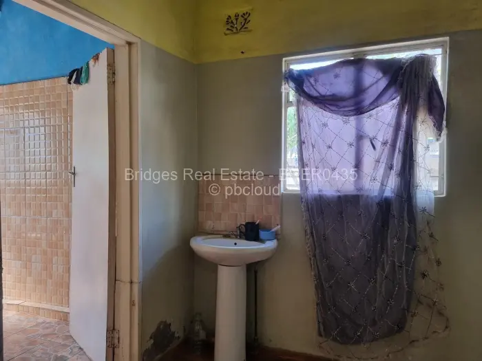 4 Bedroom House for Sale in Budiriro, Harare