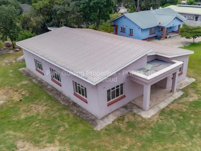 Townhouse/Cluster for Sale in Waterfalls, Harare