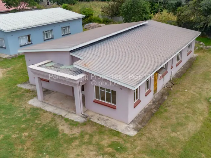 Townhouse/Cluster for Sale in Waterfalls, Harare