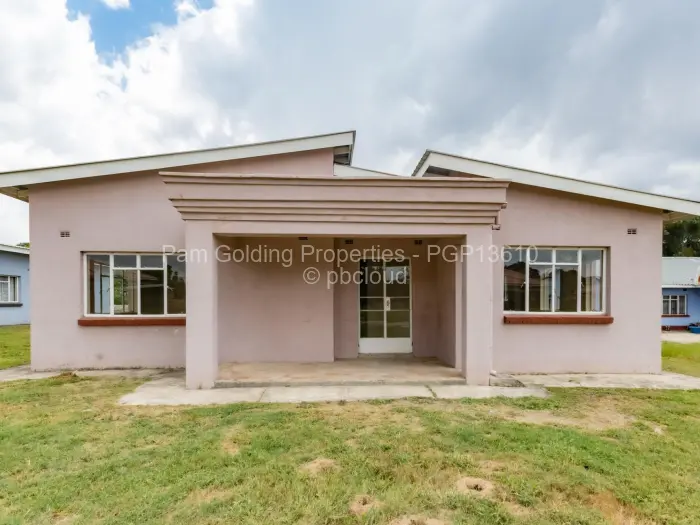 Townhouse/Cluster for Sale in Waterfalls, Harare