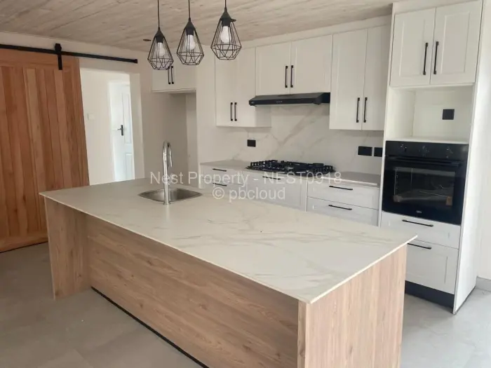 Townhouse/Cluster for Sale in Newlands, Harare