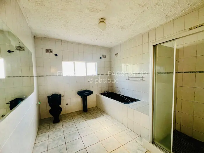 5 Bedroom House to Rent in Borrowdale West, Harare