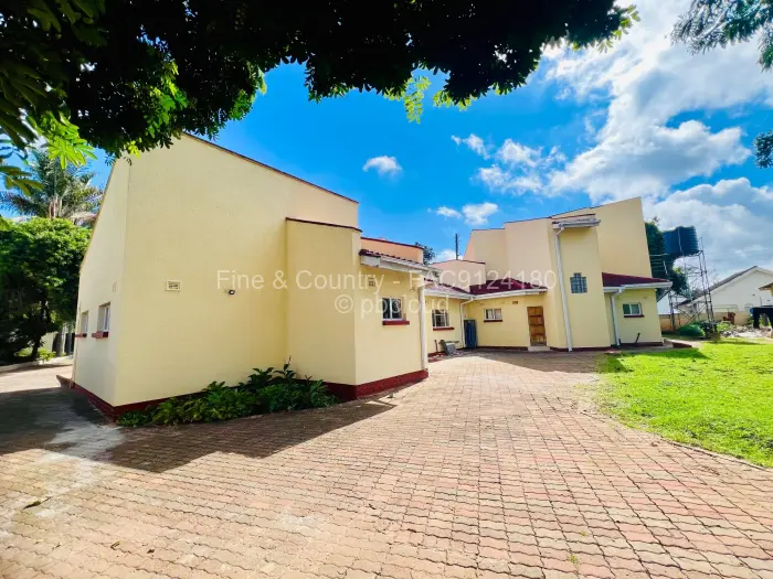 5 Bedroom House to Rent in Borrowdale West, Harare