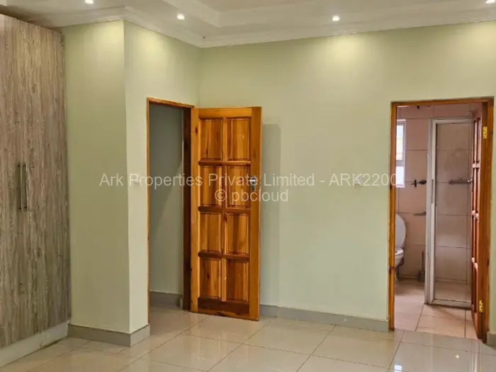 Townhouse/Cluster to Rent in Helensvale, Harare