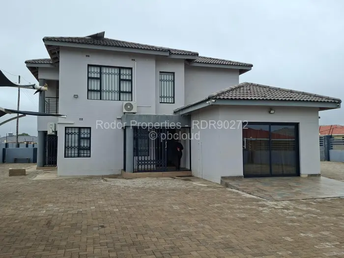 5 Bedroom House for Sale in Hopeville, Bulawayo