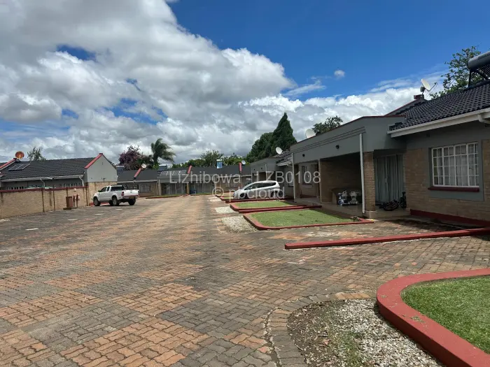 Townhouse/Cluster to Rent in Newlands, Harare