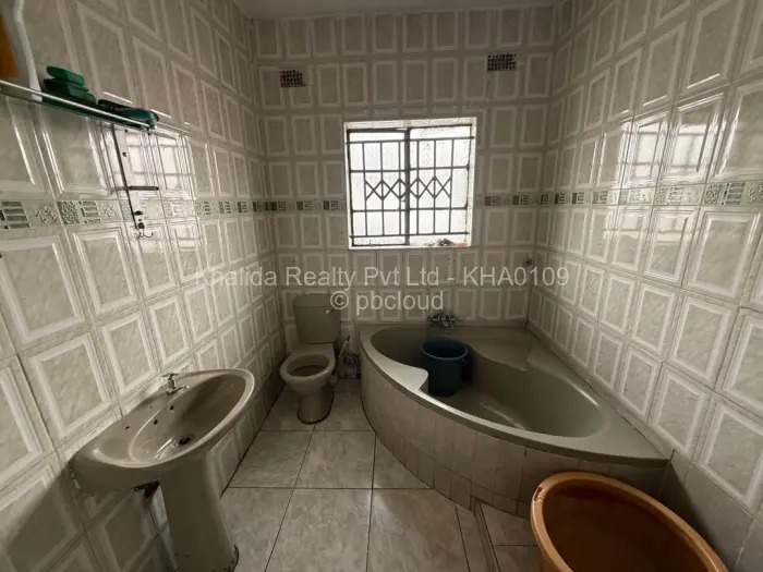 3 Bedroom House for Sale in Mainway Meadows, Harare