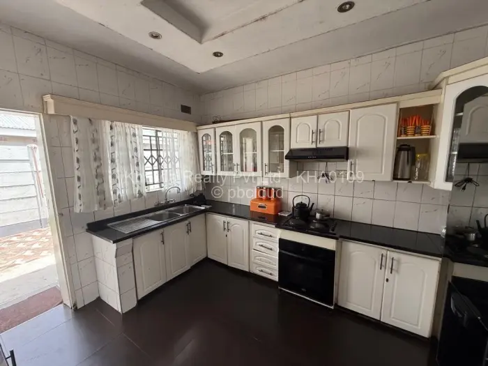 3 Bedroom House for Sale in Mainway Meadows, Harare