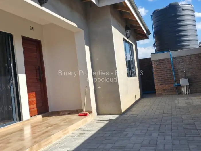 5 Bedroom House to Rent in Southview, Gweru