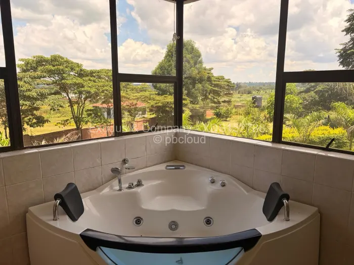 5 Bedroom House to Rent in Crowhill Views, Harare