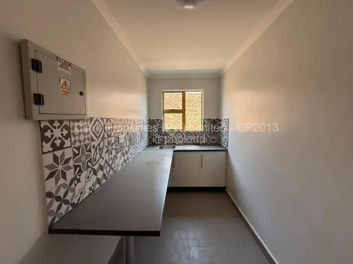 Warehouse/Industrial to Rent in Waterfalls, Harare