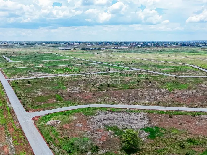 Commercial Stand for Sale in Norton, Norton