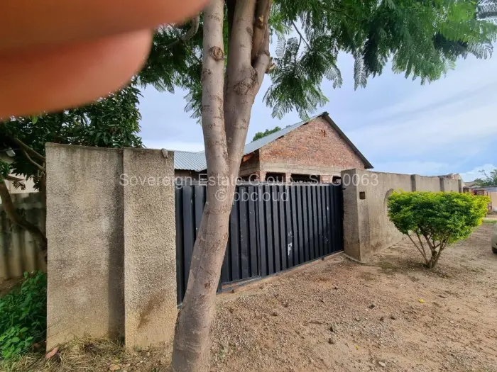 5 Bedroom House for Sale in Glen View, Harare