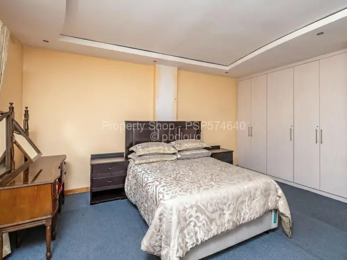 6 Bedroom House to Rent in Greystone Park, Harare