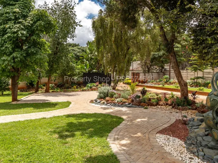 6 Bedroom House to Rent in Greystone Park, Harare
