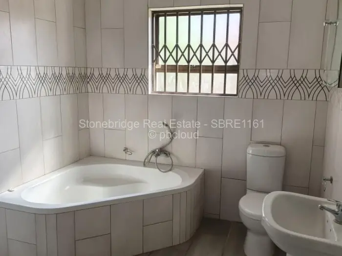 Townhouse/Cluster to Rent in Lochview, Bulawayo