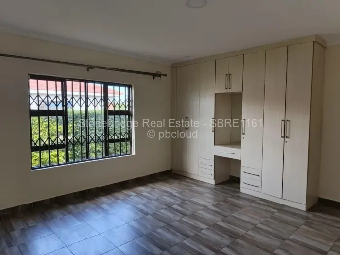 Townhouse/Cluster to Rent in Lochview, Bulawayo