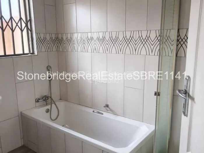 Townhouse/Cluster to Rent in Lochview, Bulawayo
