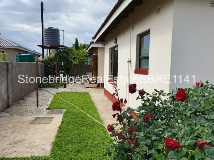 Townhouse/Cluster to Rent in Lochview, Bulawayo