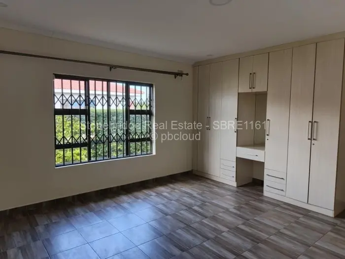 Townhouse/Cluster to Rent in Lochview, Bulawayo