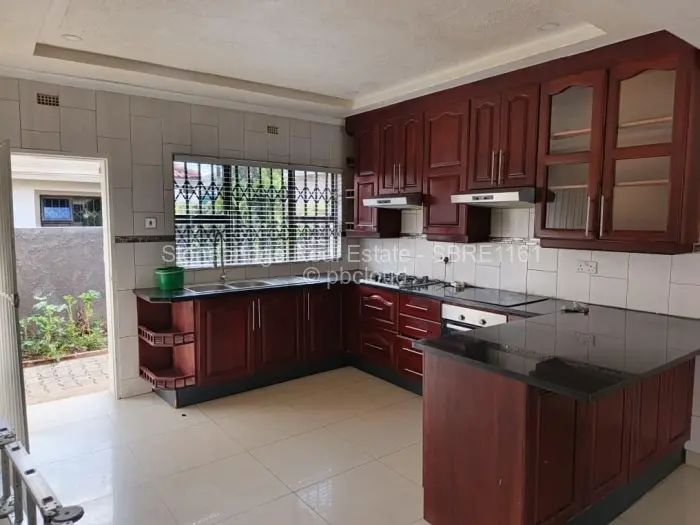 Townhouse/Cluster to Rent in Lochview, Bulawayo