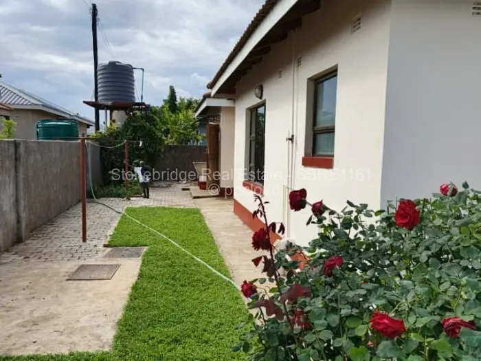 Townhouse/Cluster to Rent in Lochview, Bulawayo