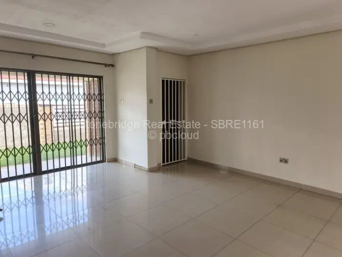 Townhouse/Cluster to Rent in Lochview, Bulawayo