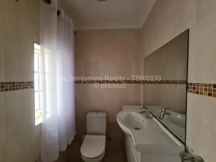 2 Bedroom Cottage/Garden Flat to Rent in Borrowdale West, Harare