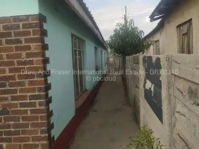 4 Bedroom House for Sale in Budiriro, Harare