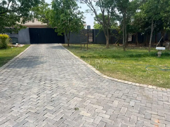 4 Bedroom House to Rent in Rockview, Harare