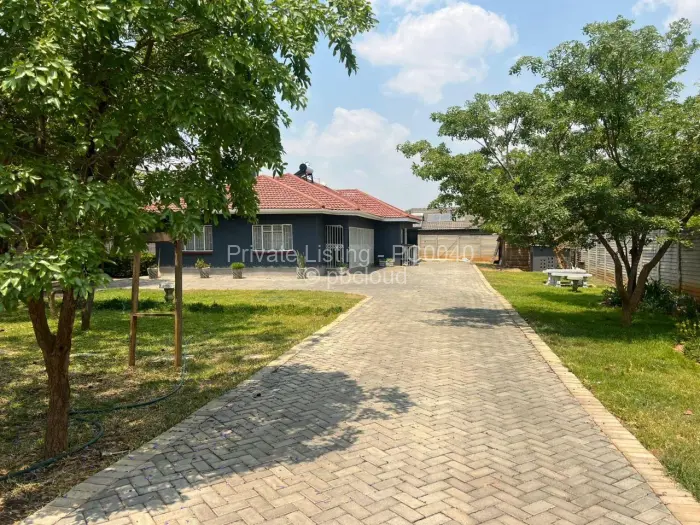 4 Bedroom House to Rent in Rockview, Harare