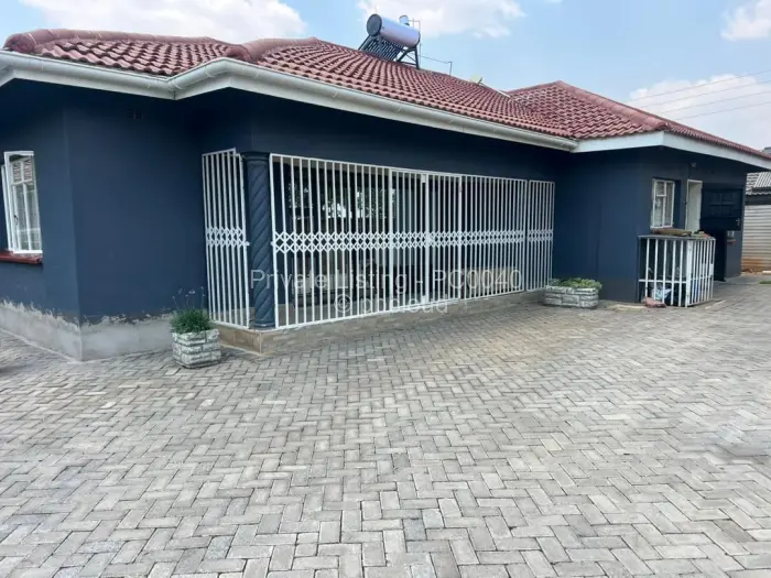 4 Bedroom House to Rent in Rockview, Harare