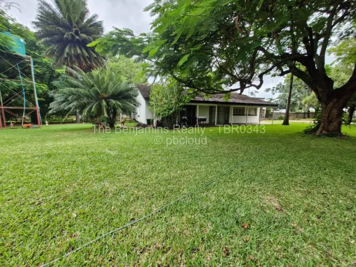 6 Bedroom House for Sale in Chiredzi, Chiredzi