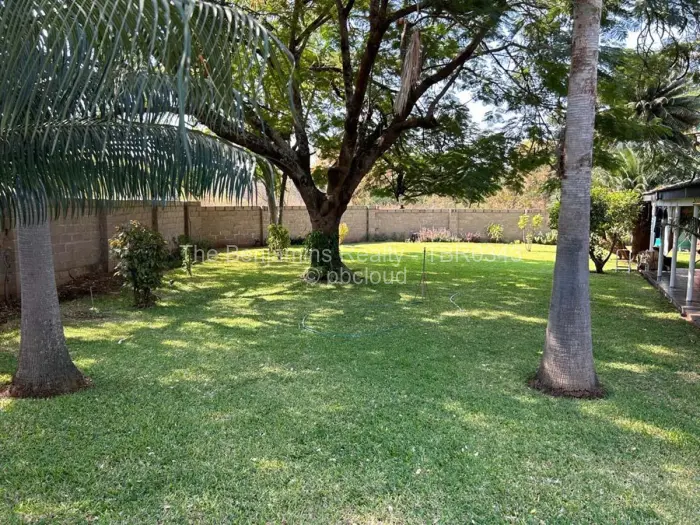 6 Bedroom House for Sale in Chiredzi, Chiredzi