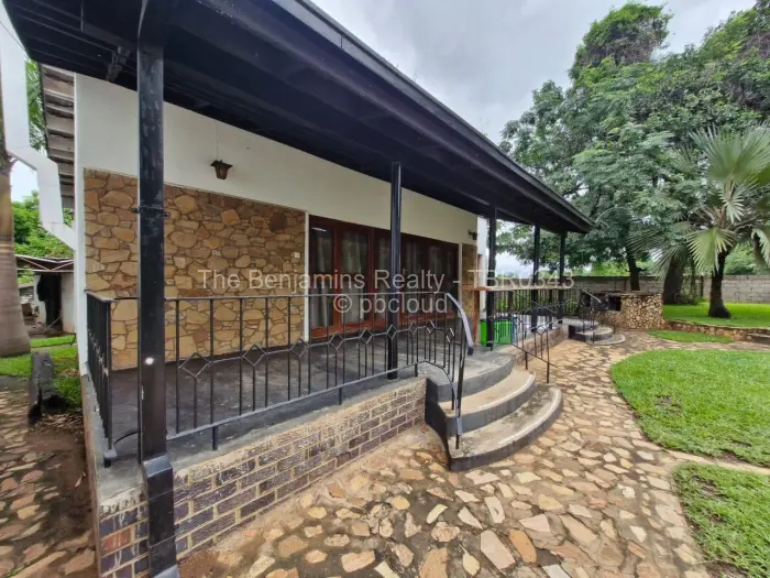 6 Bedroom House for Sale in Chiredzi, Chiredzi