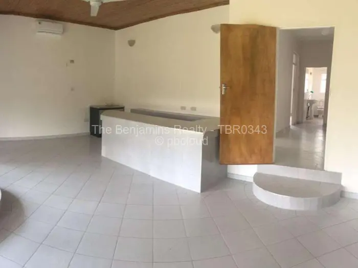 6 Bedroom House for Sale in Chiredzi, Chiredzi