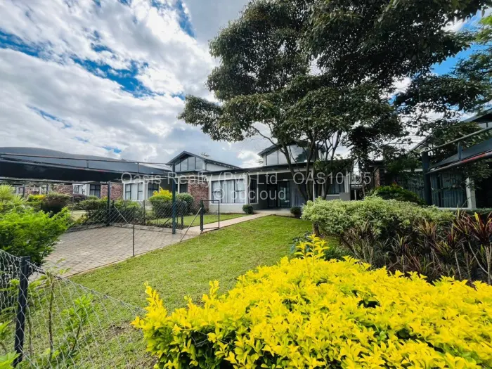 Townhouse/Cluster to Rent in Borrowdale Brooke, Harare