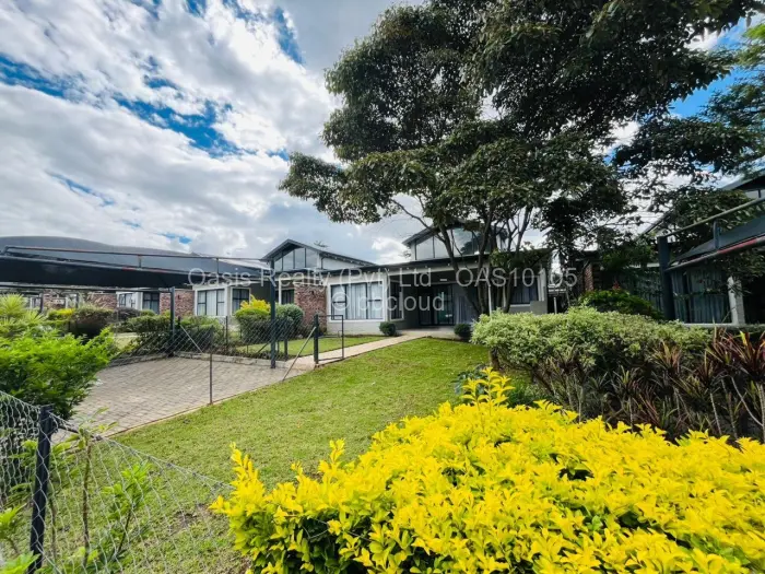 Townhouse/Cluster to Rent in Borrowdale Brooke, Harare