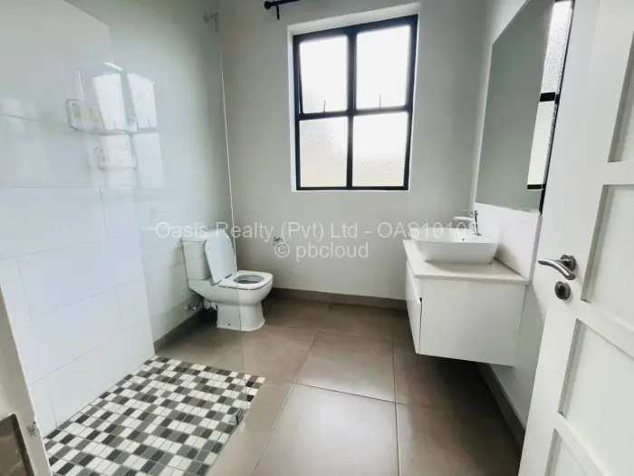 Townhouse/Cluster to Rent in Borrowdale Brooke, Harare