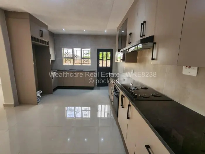 4 Bedroom House to Rent in Manresa