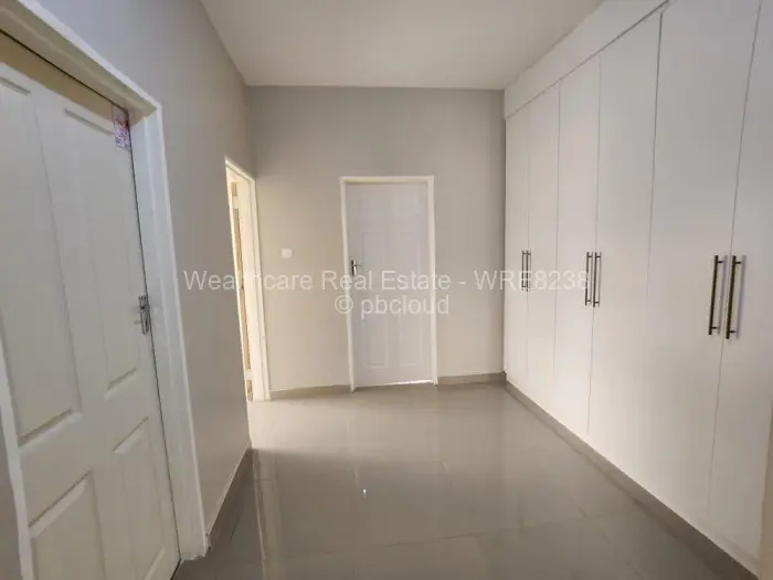 4 Bedroom House to Rent in Manresa